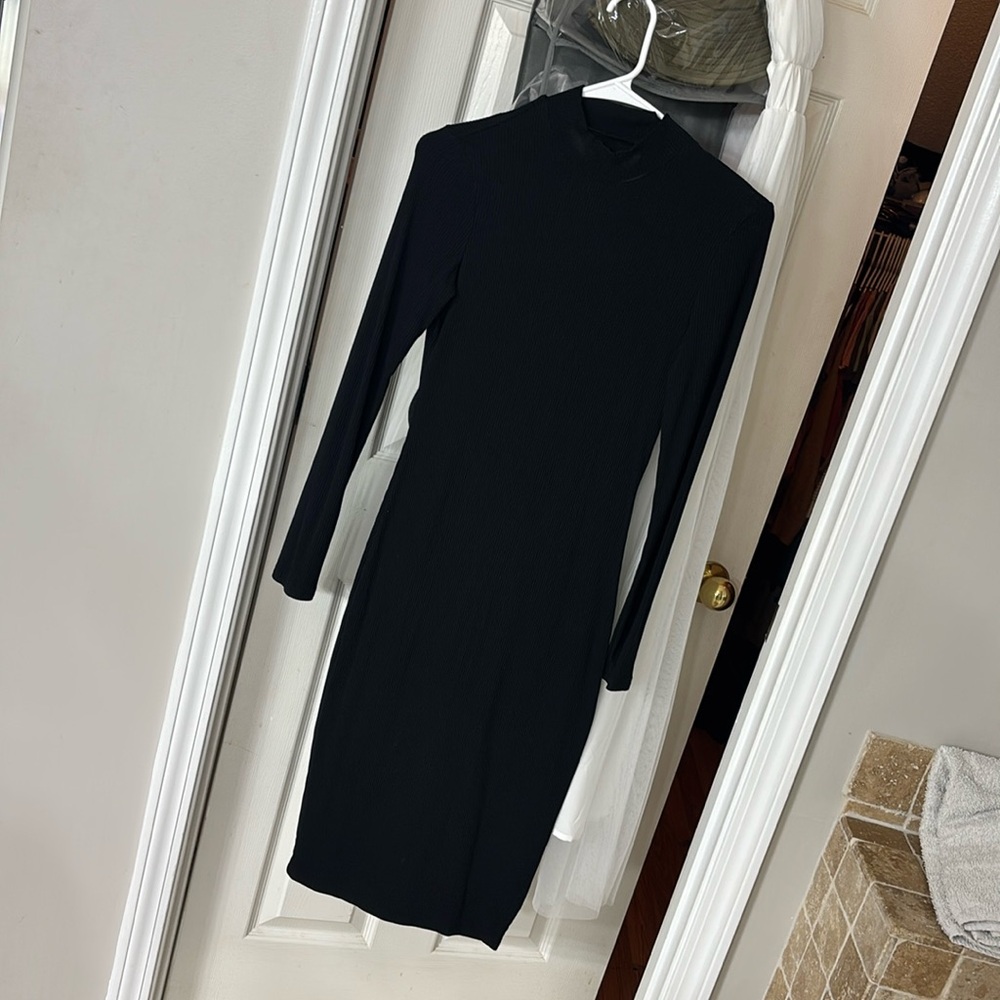 Ribbed black long sleeve fitted dress